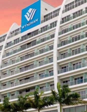 Wyndham Manta Sail Plaza Hotel